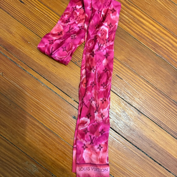 Authentic Louis Vuitton Ikat bandeau 100% silk Fuschia color - Picture 1 of 2